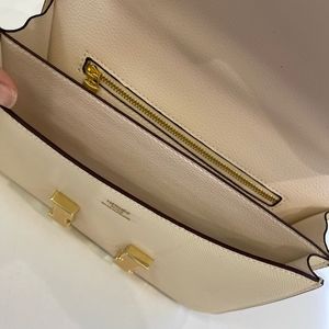 Meet your Posher, Celete